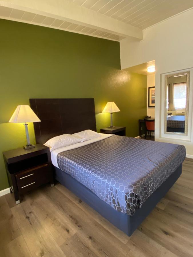 Holiday Motel Hotel Morgan Hill
