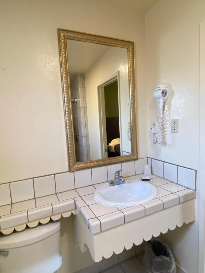 Holiday Motel 2* Morgan Hill
